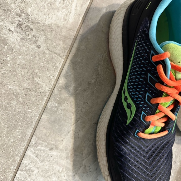 Saucony Triumph 18 M’s 10.5 Running Shoe - Picture 4 of 14